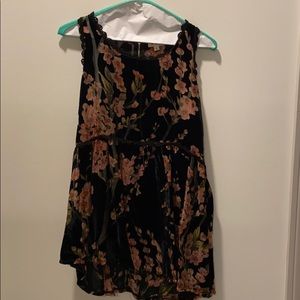 Sleeveless velvet top